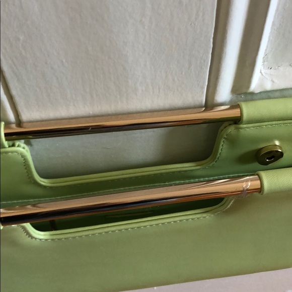 Call it Spring purse - Picture 2 of 4